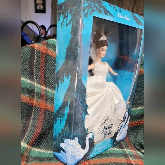 The Swan Barbie doll, part of the Birds of Beauty Collection (Third in Series) - Picture 8 of 9